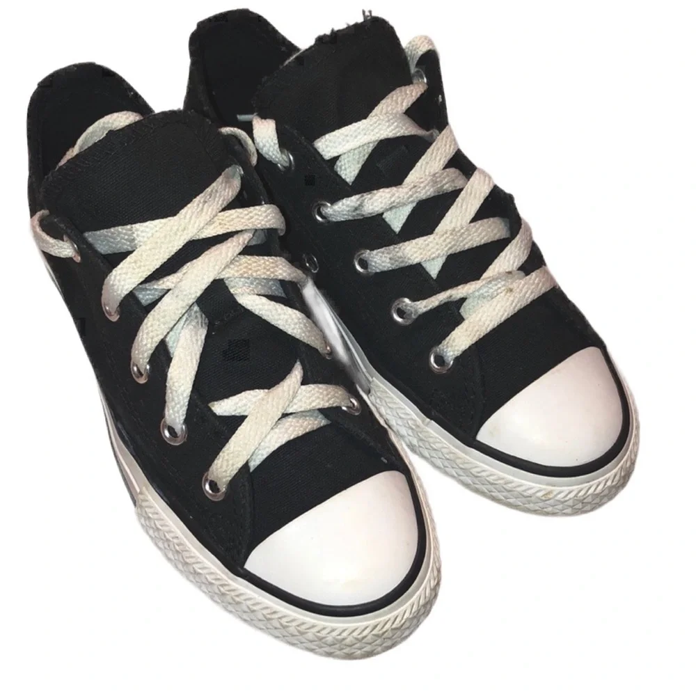 Converse girls sneakers black and white size 1 GUC